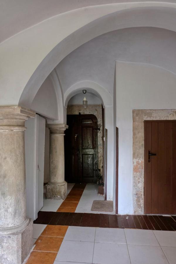 Apartmany V Broumovskem Statku מראה חיצוני תמונה