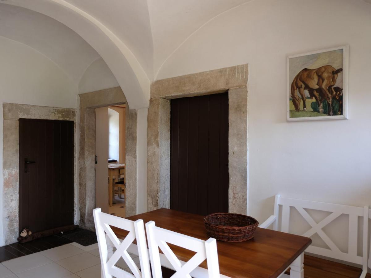Apartmany V Broumovskem Statku מראה חיצוני תמונה