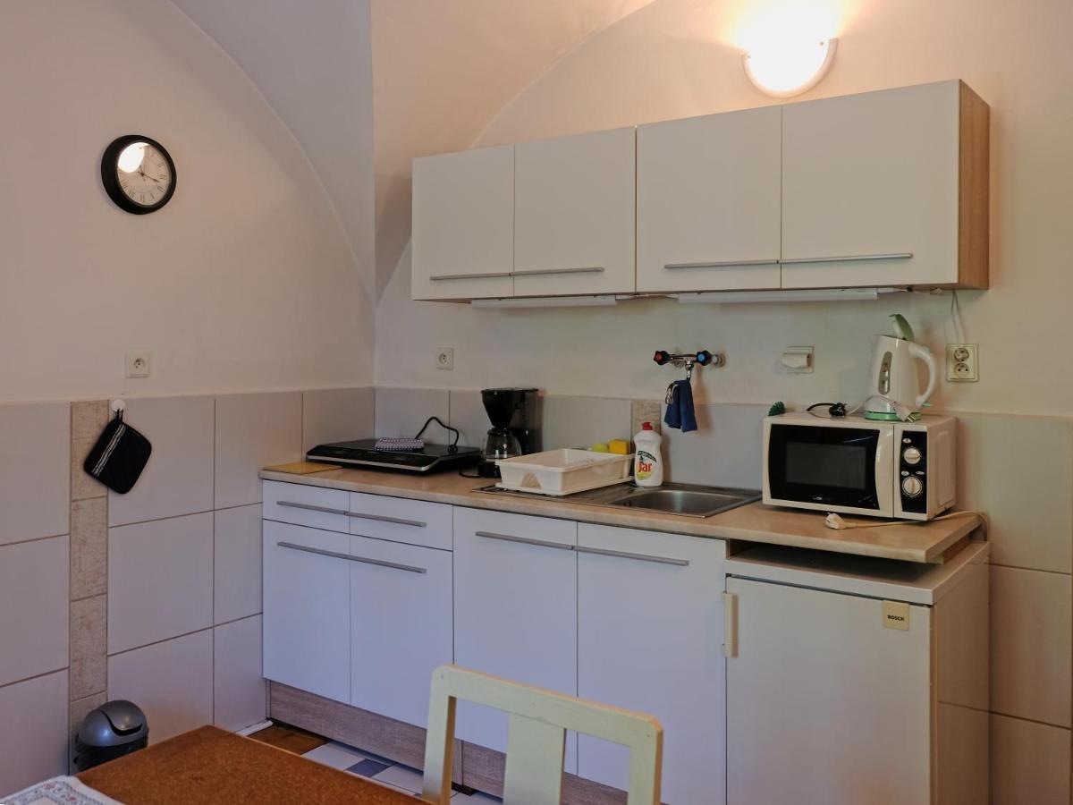 Apartmany V Broumovskem Statku מראה חיצוני תמונה